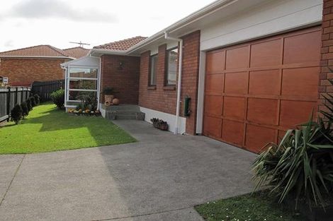 Photo of property in 6 Bosnyak Drive, Te Atatu South, Auckland, 0610