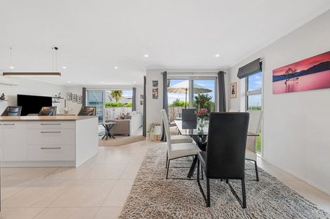 Photo of property in 14 Poutawa Lane, Clarks Beach, 2122