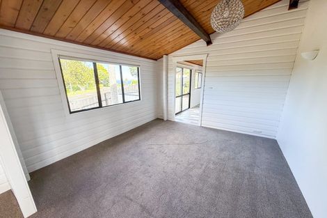 Photo of property in 8 Ngahere Views, Orewa, 0931