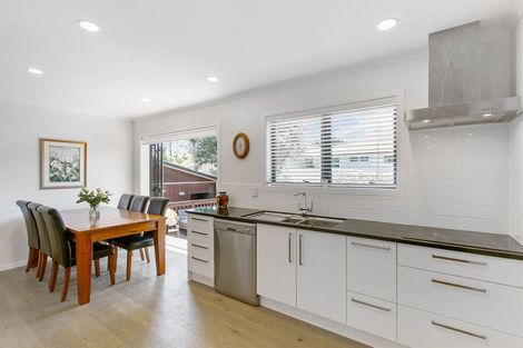 Photo of property in 7 Minaret Drive, Bucklands Beach, Auckland, 2014