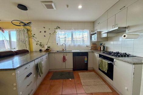 Photo of property in 2/47 Archibald Road, Kelston, Auckland, 0602