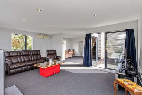 Photo of property in 17 Law Lane, Mount Pleasant, Christchurch, 8081