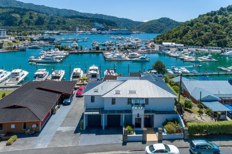 Photo of property in 41a Waikawa Road, Picton, 7220