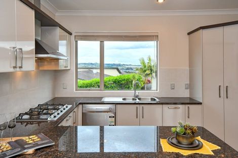 Photo of property in 36 Leburn Crescent, Flat Bush, Auckland, 2016