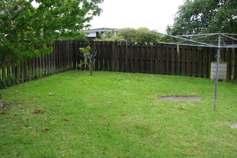 Photo of property in 17 Salamanca Road, Sunnynook, Auckland, 0620