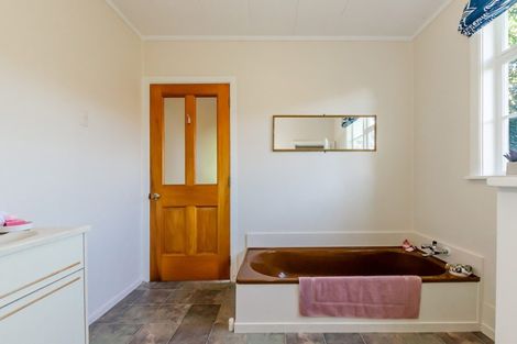 Photo of property in 28 Forest Road, Raumati South, Paraparaumu, 5032