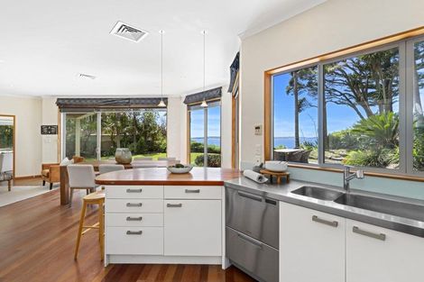 Photo of property in 24 Cliff Road, Torbay, Auckland, 0630