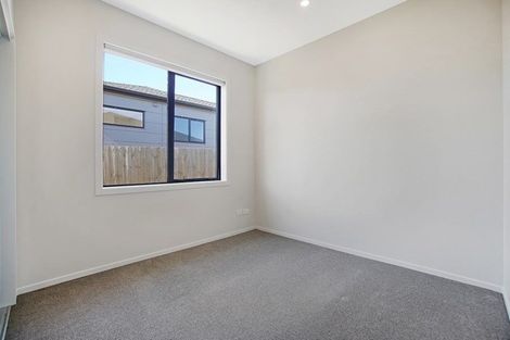 Photo of property in 8 Twin Parks Rise, Papakura, 2110