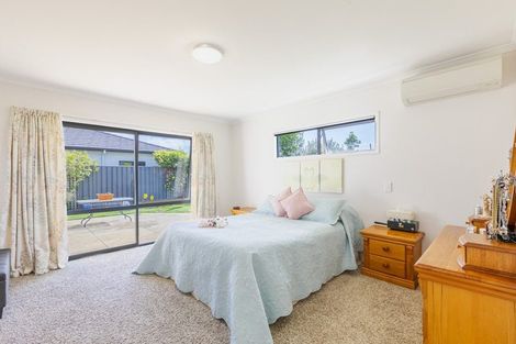 Photo of property in 76 Orotu Drive, Poraiti, Napier, 4112