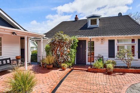 Photo of property in 5 Tui Road, Days Bay, Lower Hutt, 5013