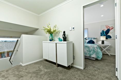 Photo of property in 4223d Great North Road, Glendene, Auckland, 0602