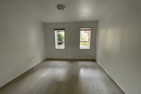 Photo of property in 1/663 Beach Road, Rothesay Bay, Auckland, 0630