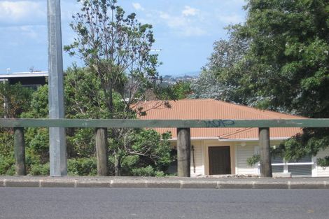 Photo of property in 419 Glenfield Road, Glenfield, Auckland, 0629