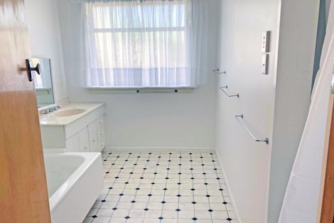 Photo of property in 17 Glendale Crescent, Holmes Hill, Oamaru, 9401