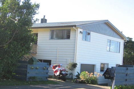 Photo of property in 22 Fairburn Grove, Johnsonville, Wellington, 6037