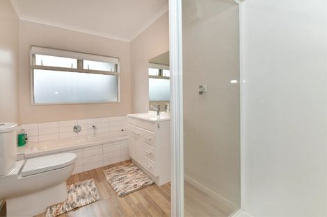 Photo of property in 10 Centreway Road, Orewa, 0931