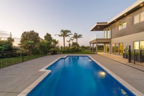 Photo of property in 201 Whangaparaoa Road, Red Beach, 0932