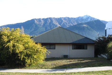 Photo of property in 14 Poplar Drive, Kelvin Heights, Queenstown, 9300