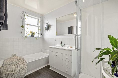 Photo of property in 12 Whitmore Road, Mount Roskill, Auckland, 1041