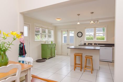 Photo of property in 2 Seddon Street, Carterton, 5713