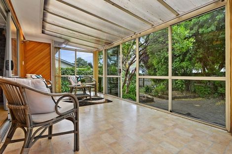 Photo of property in 30 Darren Crescent, Half Moon Bay, Auckland, 2012