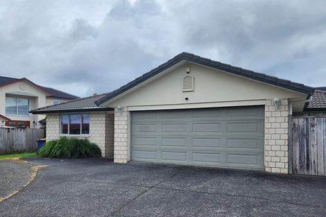 Photo of property in 16 Malin Place, Pinehill, Auckland, 0632