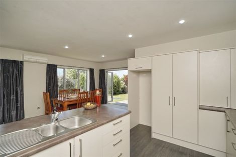 Photo of property in 11 Saint Peters Close, Woolston, Christchurch, 8062