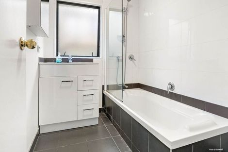 Photo of property in 1/13 Trengove Place, West Harbour, Auckland, 0618