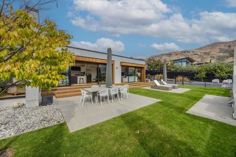 Photo of property in 16 Sapphire Spring Rise, Wanaka, 9305