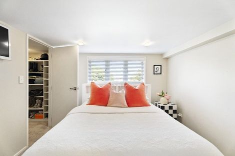 Photo of property in 55 Seaview Road, Castor Bay, Auckland, 0620