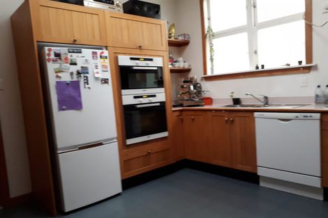 Photo of property in 82 Oriental Parade, Oriental Bay, Wellington, 6011