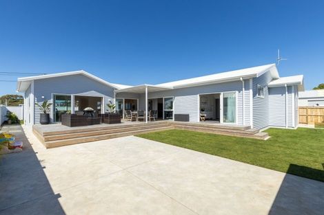 Photo of property in 12 Kowhai Street, Strandon, New Plymouth, 4312