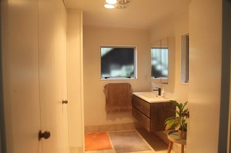 Photo of property in 128 Otitori Bay Road, Titirangi, Auckland, 0604