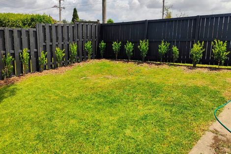 Photo of property in 1/63 Pupuke Road, Birkenhead, Auckland, 0627