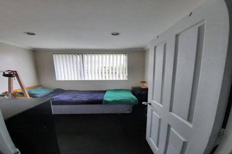 Photo of property in 10 Waldos Way, Mangere, Auckland, 2022