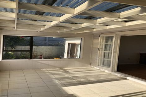 Photo of property in 25 Lake Road, Northcote, Auckland, 0627