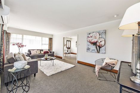 Photo of property in 33 Farquhars Road, Redwood, Christchurch, 8051