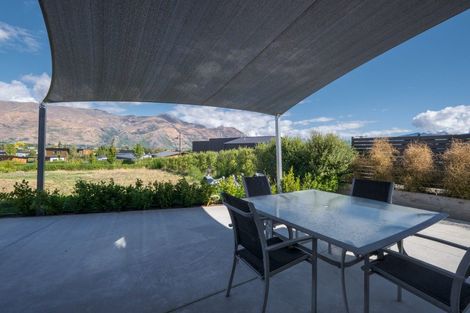 Photo of property in 15 Matipo Street, Wanaka, 9305