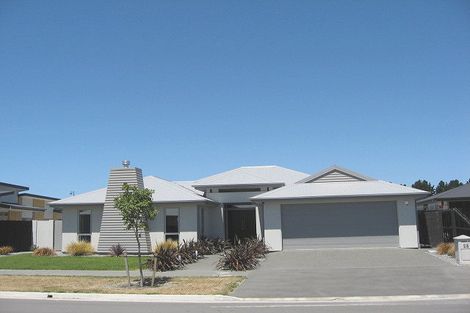 Photo of property in 25 Papaumu Green, Parklands, Christchurch, 8083