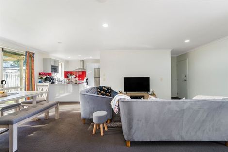 Photo of property in 1/322 West Coast Road, Glen Eden, Auckland, 0602