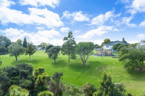 Photo of property in 9 Mokopiko Court, Beach Haven, Auckland, 0626