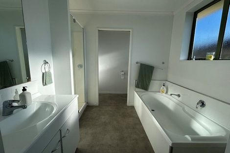 Photo of property in 44 Kayes Road, Pukekohe, 2120