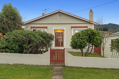 Photo of property in 21 Blackman Avenue, Sawyers Bay, Port Chalmers, 9023