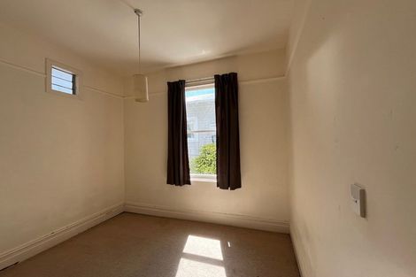 Photo of property in 2/106 Glenmore Street, Northland, Wellington, 6012