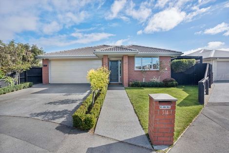 Photo of property in 31a Mataroa Place, Parklands, Christchurch, 8083
