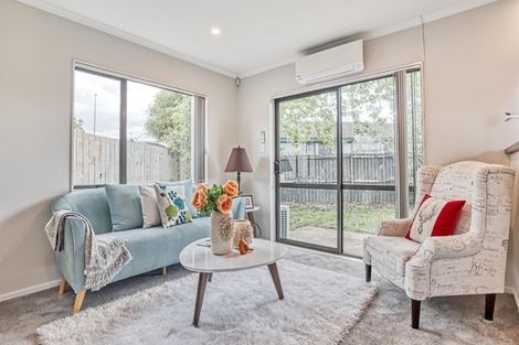 Photo of property in 2 Hamblyn Place, Ranui, Auckland, 0612