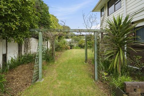 Photo of property in 38 Kanawa Street, Waikanae, 5036