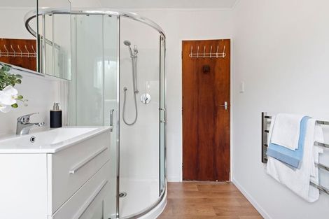 Photo of property in 26 Beechdale Crescent, Pakuranga Heights, Auckland, 2010