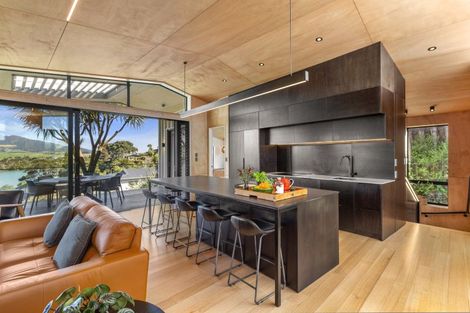 Photo of property in 21 Point Street, Raglan, 3225