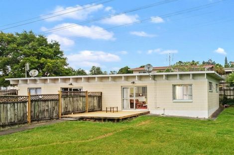 Photo of property in 2/21 Reynella Drive, Massey, Auckland, 0614